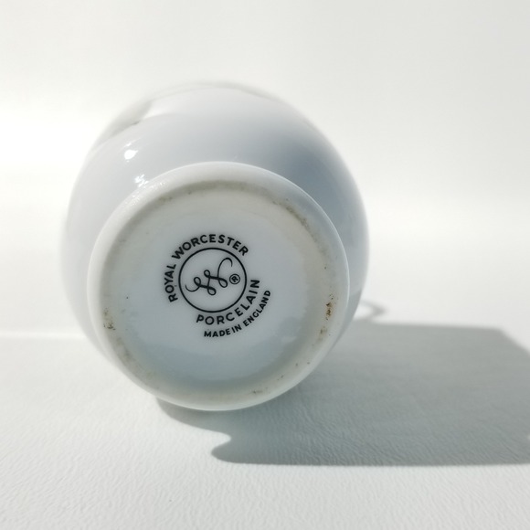 Royal Worcester Porcelain Egg Cup with Lid Made in England Brambles - Picture 4 of 9